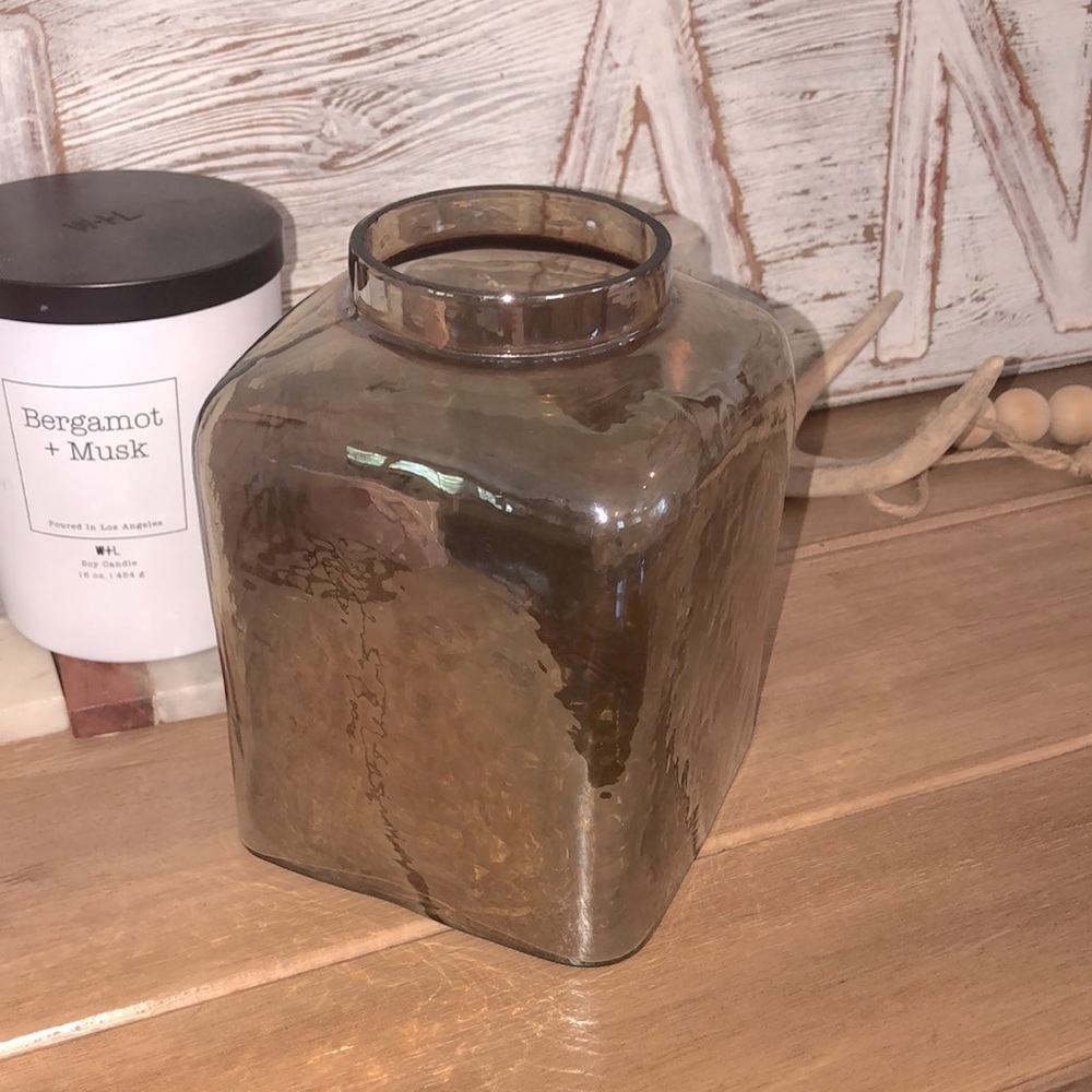 Beautiful farmhouse cottage style glass jar decor